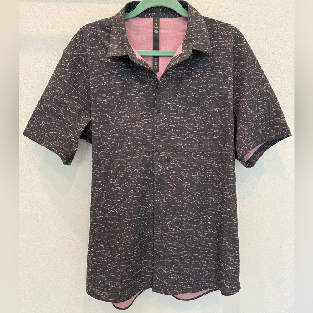 lululemon athletica Men’s Short Sleeve Airing Easy — Grey with Pink Accents